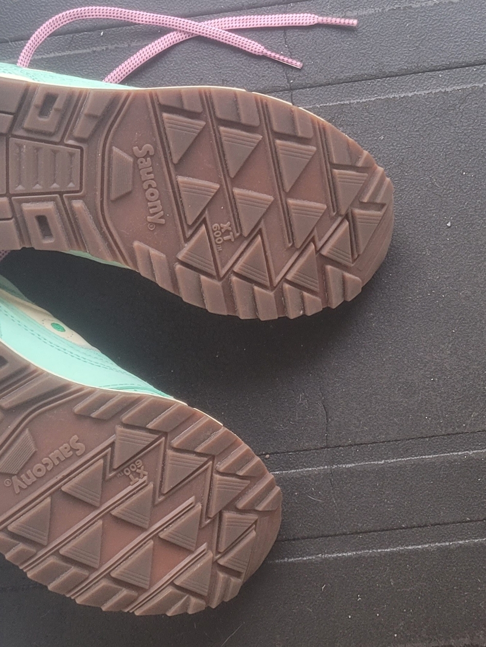 Saucony Women’s Mint Green Sneakers with Pink Laces - Picture 2 of 3